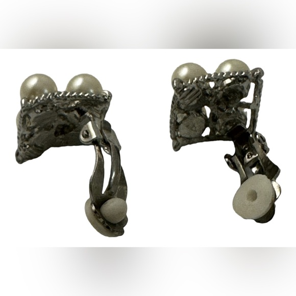 Vintage Earrings Clip On Faux Pearl - Picture 2 of 4